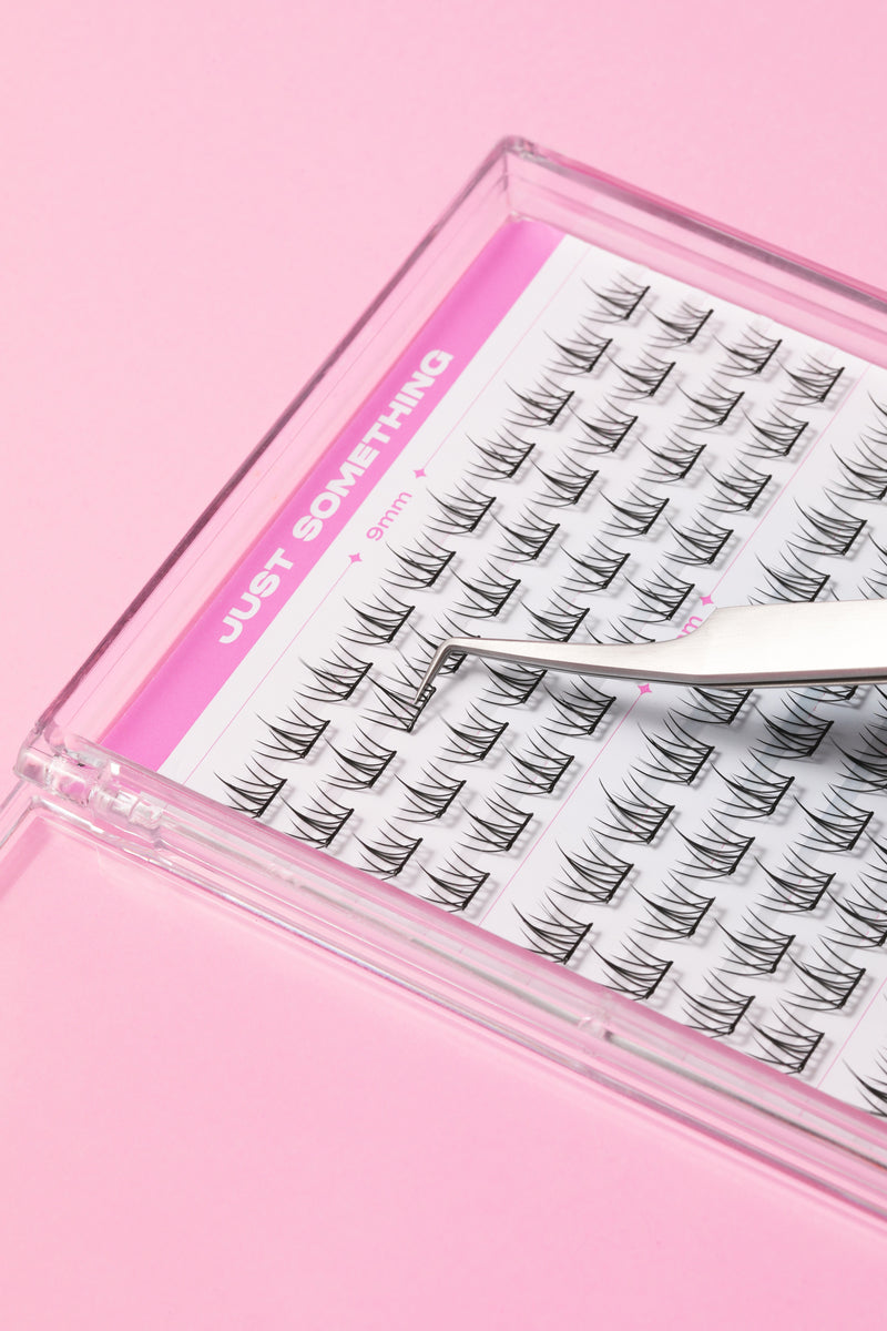 piyonna Justsomething Pin Point Eyelash Tweezer with Pouch Maquillage Access. beauté Faux cils